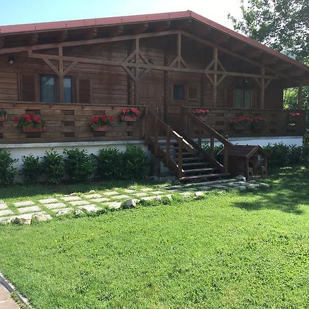 Chalet Dei Parchi Bed & Breakfast Saracinesco Exterior photo