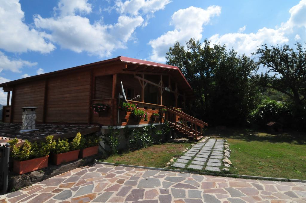 Chalet Dei Parchi Bed & Breakfast Saracinesco Exterior photo