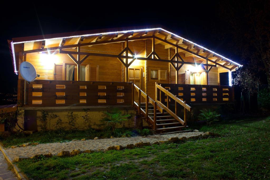 Chalet Dei Parchi Bed & Breakfast Saracinesco Exterior photo